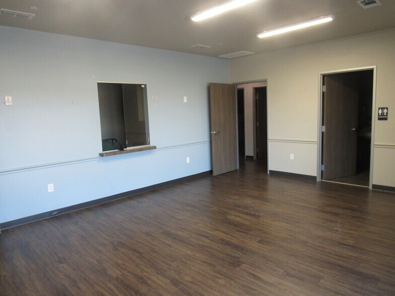 More Photos Of 595 W FM 120, Pottsboro Office For Lease