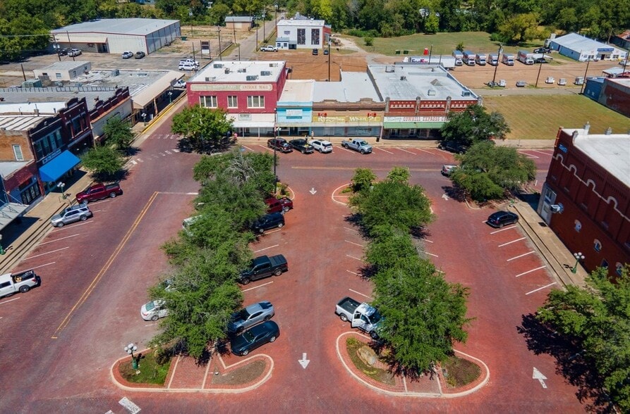 More Photos Of 1222 Main St, Commerce General Retail For Sale