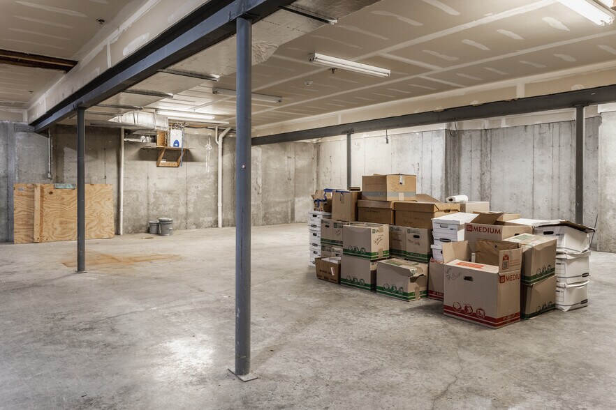 More Photos Of 6575 N College Ave, Indianapolis General Retail For Sale