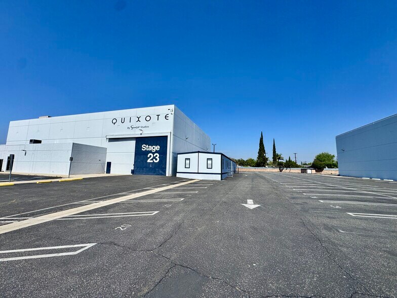 More Photos Of 13951 Saticoy St, Panorama City Movie Radio TVStudio For Lease