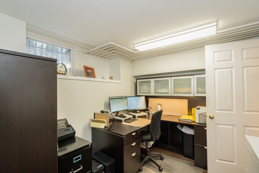 More Photos Of 48 Union Ave, Saratoga Springs Specialty For Sale