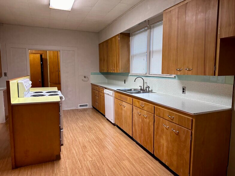 More Photos Of 720 NE Granger Ave, Corvallis Manufacturing For Lease