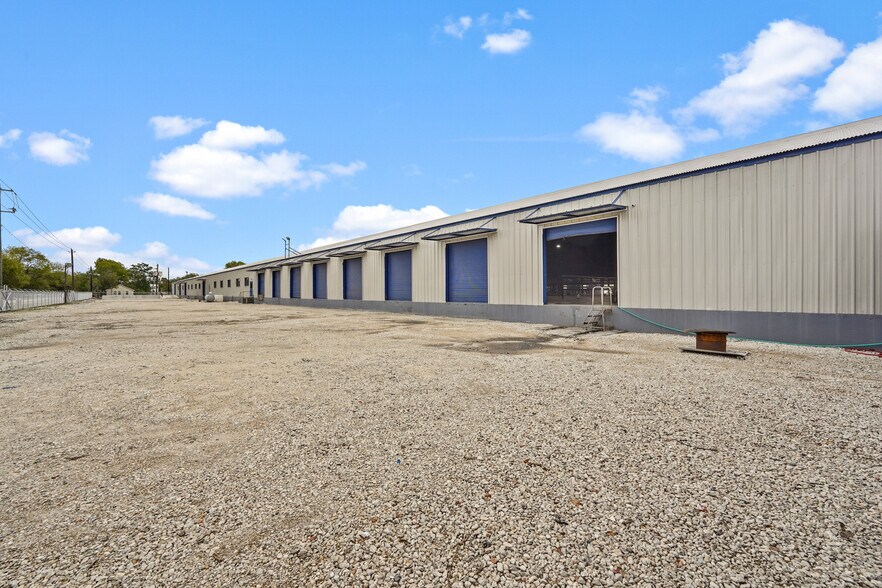 More Photos Of 14029 Almeda Rd, Houston Warehouse For Lease