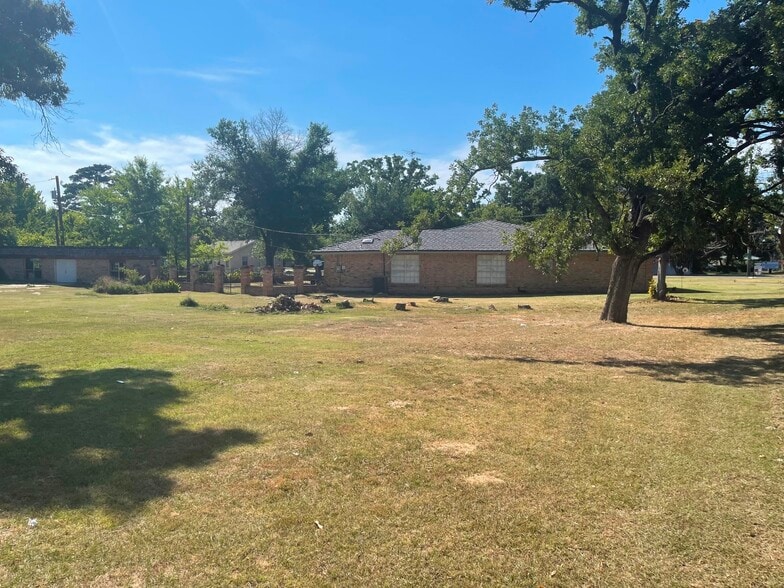 More Photos Of 902 Palestine, Athens Land For Sale