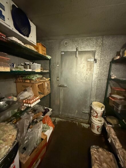 More Photos Of 28 N Los Robles Ave, Pasadena Storefront For Lease