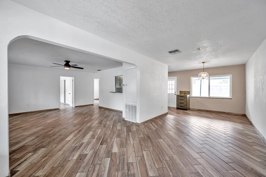 More Photos Of 125 5th Ave N, Safety Harbor Storefront Retail Office For Lease