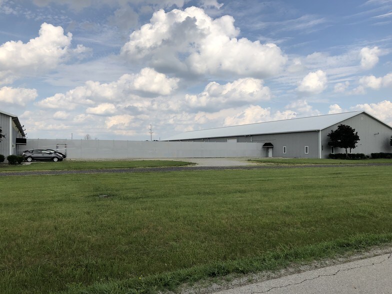 More Photos Of 3238 N Section Line Rd, Radnor Manufacturing For Lease