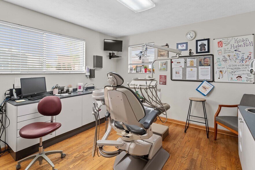 More Photos Of 711 N Pike St, Grafton Office For Sale