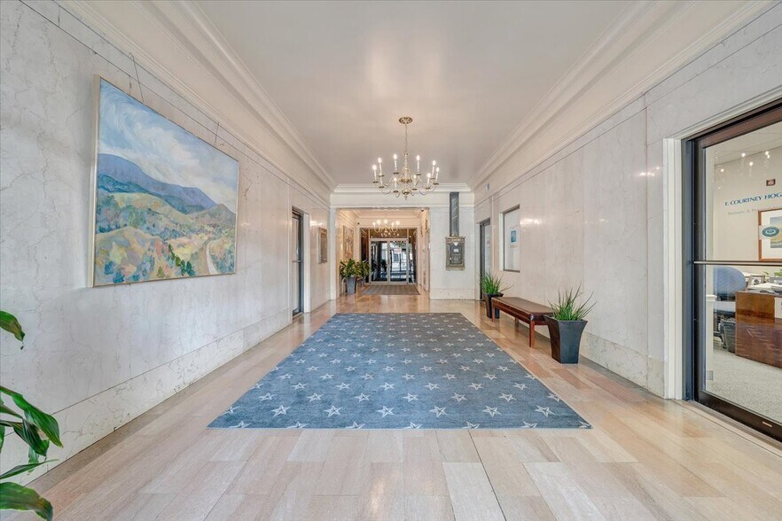 More Photos Of 30 Franklin Rd SW, Roanoke Office For Lease