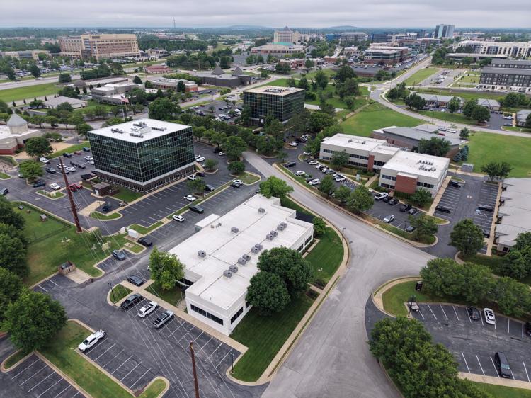 More Photos Of 5431 Pinnacle Point Dr, Rogers Office For Lease