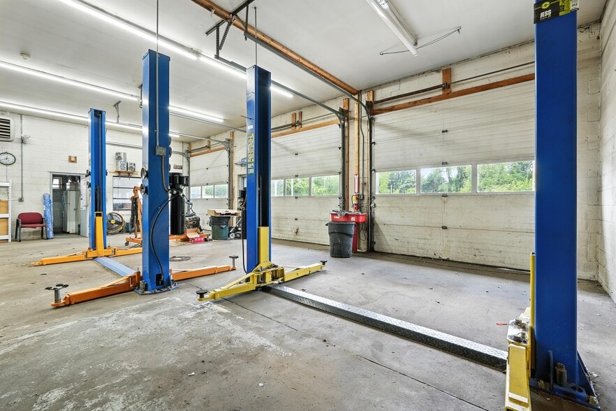 More Photos Of 25 Yelle St, Chicopee Auto Repair For Sale