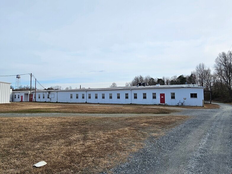 More Photos Of 206 E Frazier Ave, Liberty Unknown For Lease