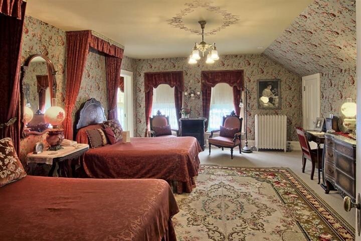 More Photos Of 230 Wellington St, Traverse City Hospitality For Sale