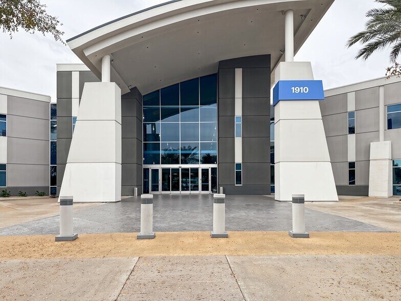 More Photos Of 1910 S Stapley Dr, Mesa Coworking Space