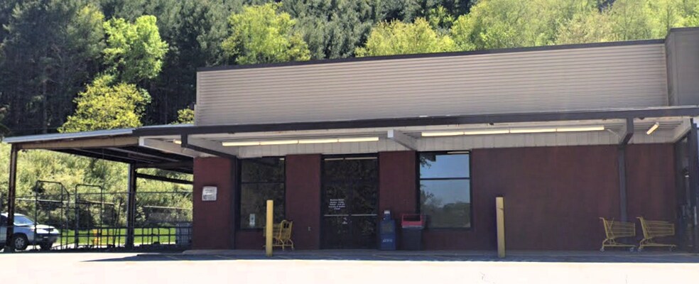 More Photos Of 568 E Main St, Independence Storefront For Lease