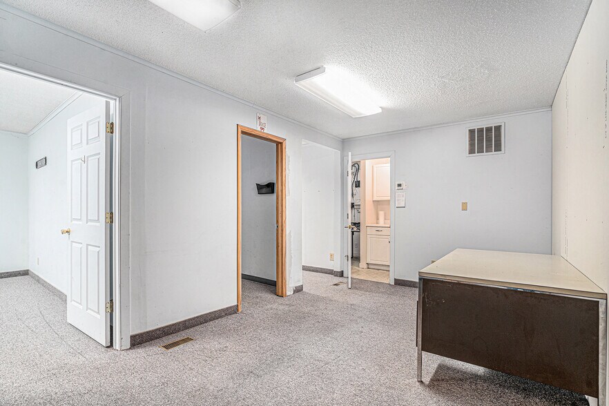 More Photos Of 1707 Miller Rd, Kalamazoo Office Residential For Sale