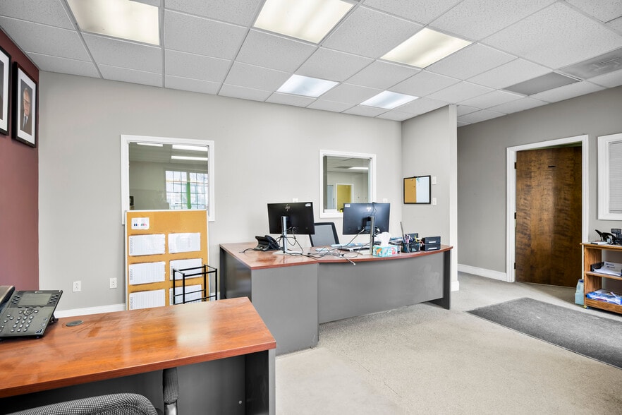 More Photos Of 433 N Pearl St, Albany Warehouse For Sale