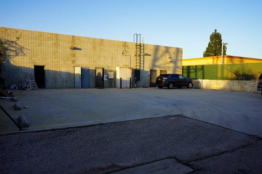 More Photos Of 20936 Devonshire St, Chatsworth Storefront Retail Office For Lease