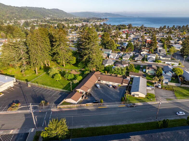 More Photos Of 542 Pacific Ave, Brookings Multifamily For Sale