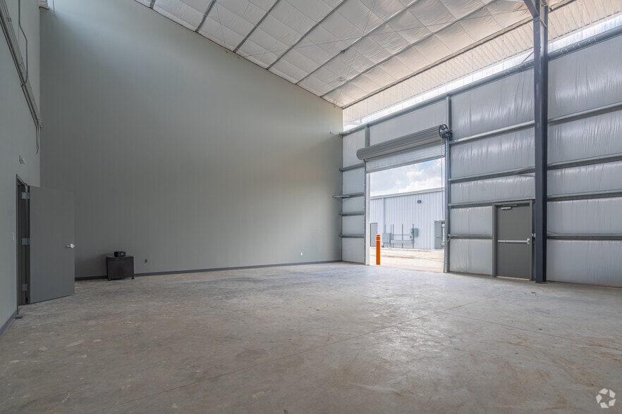 More Photos Of 3340 Spring Stuebner, Spring Unknown For Lease