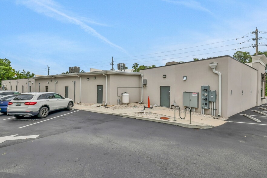 More Photos Of 3853-3921 Hendricks Ave, Jacksonville Storefront For Lease
