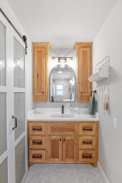 More Photos Of 608 W Morse St, Fredericksburg Specialty For Sale