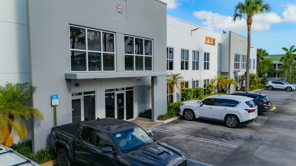 More Photos Of 7851-7863 NW 46th St, Doral Warehouse For Sale