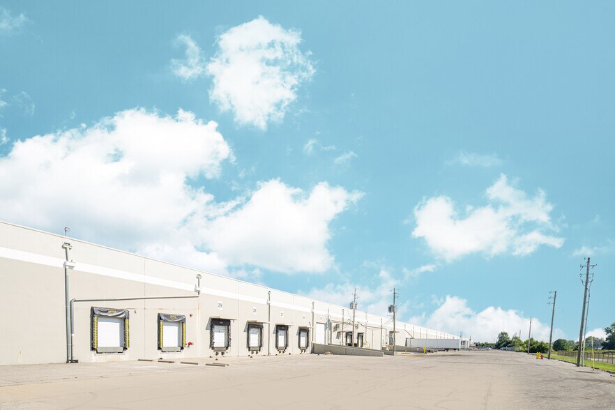 More Photos Of 8525 E 33rd St, Indianapolis Distribution For Lease