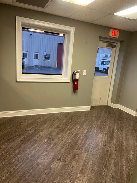 More Photos Of 2433 S 86th St, Tampa Warehouse For Lease