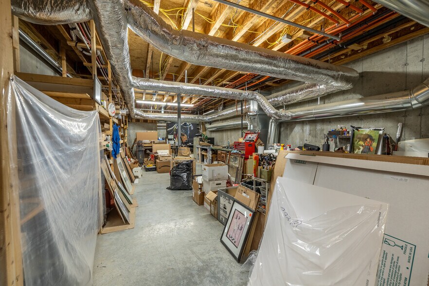 More Photos Of 114 Cemetery Ave, Manchester Center Office For Sale