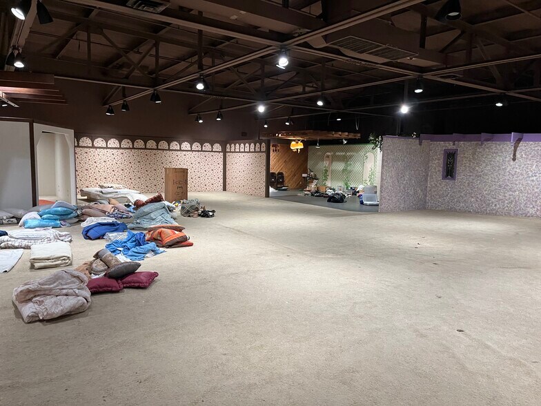 More Photos Of 740 8th Ave, Huntington Warehouse For Lease