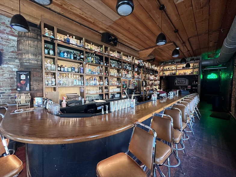 More Photos Of 109 Market St, Wilmington Restaurant For Sale