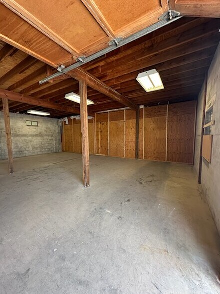 More Photos Of 23160 Harbor View Rd, Port Charlotte Warehouse For Lease