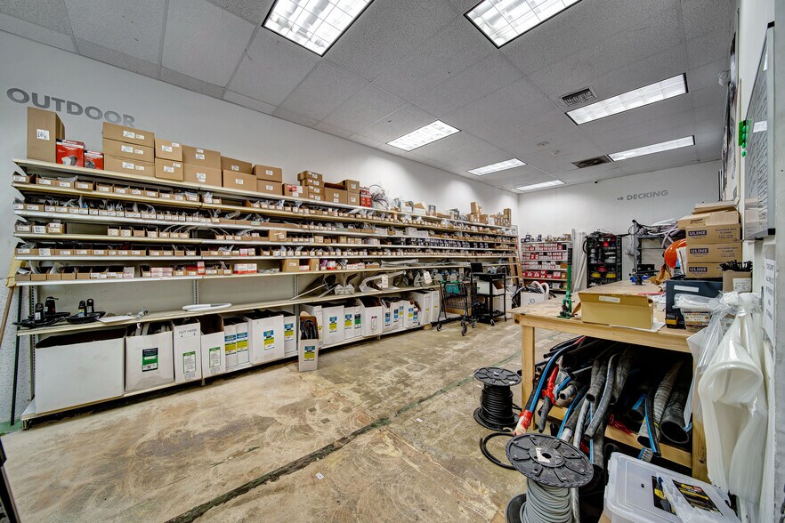 More Photos Of 14951 S Dixie Hwy, Palmetto Bay Freestanding For Sale