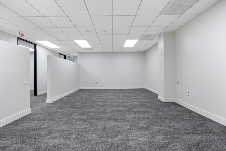 More Photos Of 17 S Briar Hollow Ln, Houston Office Residential For Lease