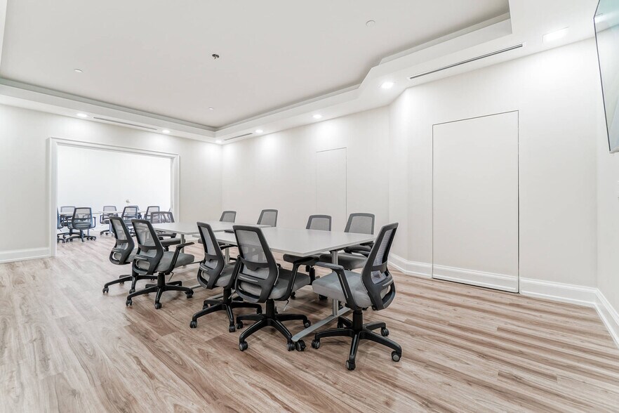 More Photos Of 7956 Torbram Rd, Brampton Flex For Lease