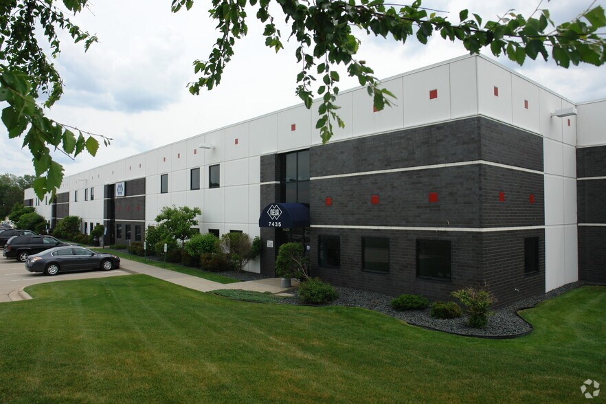 More Photos Of 7433-7447 4th St N, Oakdale Light Manufacturing For Lease