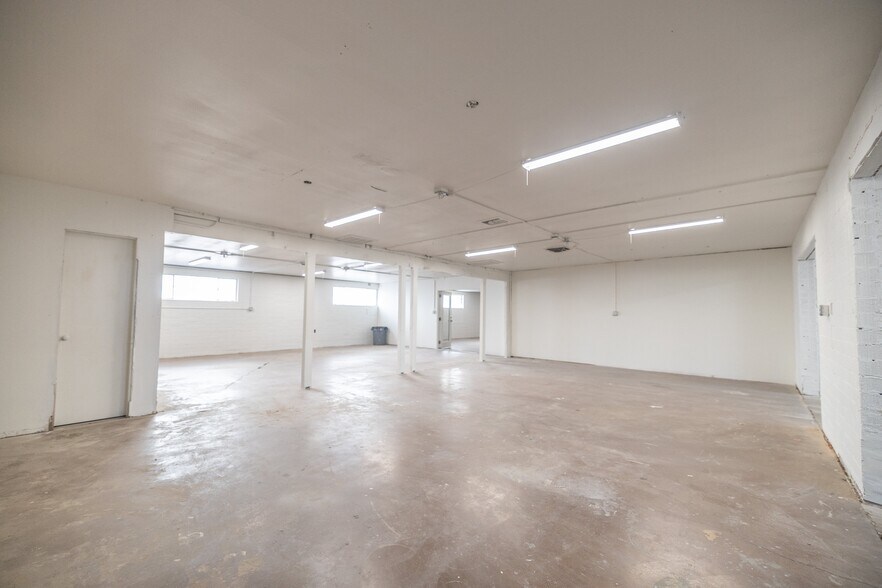 More Photos Of 2423 W Campbell Ave, Phoenix Warehouse For Sale
