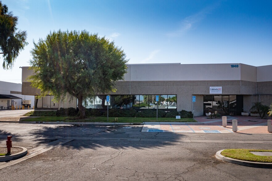 More Photos Of 1940-1964 W Corporate Way, Anaheim Warehouse For Lease
