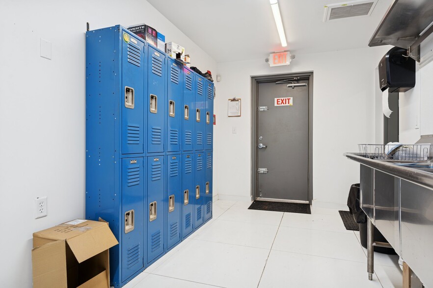 More Photos Of 12217 S Broadway, Edmond Warehouse For Sale