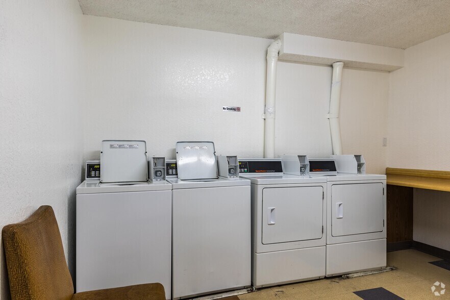 More Photos Of 320 Lee Ave, Bullhead City Apartments For Sale