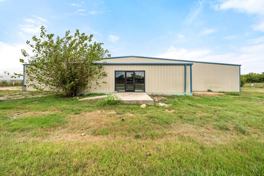More Photos Of 1403 W Welch St, Taylor Warehouse For Sale