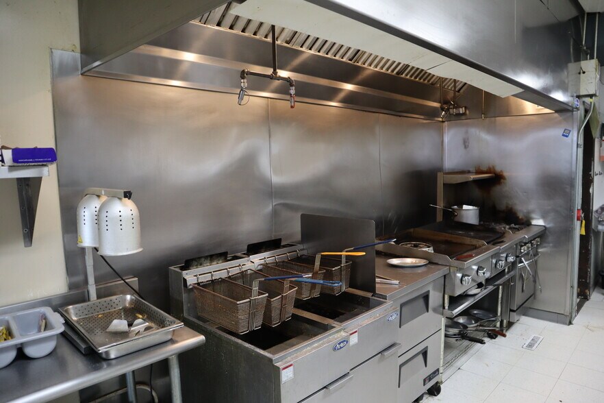 More Photos Of 125 S Main St, Burlington Restaurant For Lease