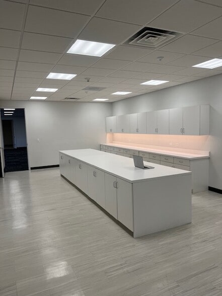 More Photos Of 2985 S Ridge Rd, Green Bay Medical For Lease