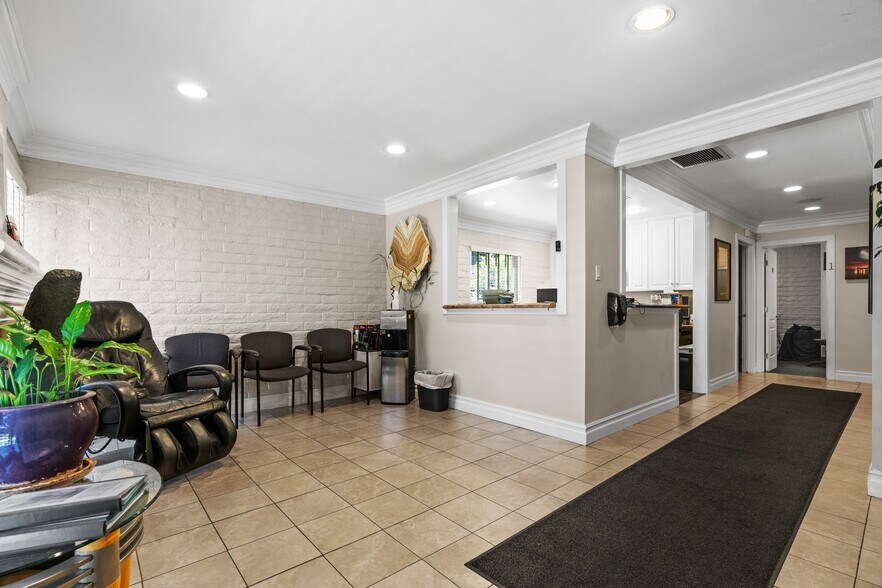 More Photos Of 386-398 Lombard St, Thousand Oaks Medical For Lease