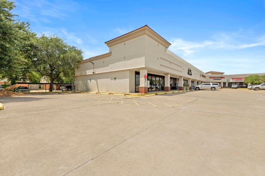 More Photos Of 301 Vista Rd, Pasadena Storefront For Lease