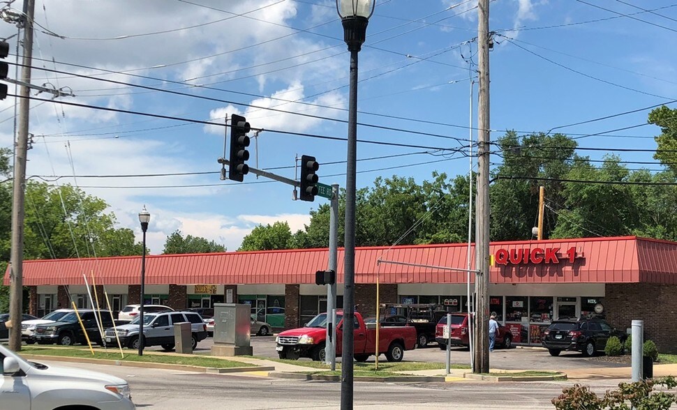 More Photos Of 1 Midland Ave, Maryland Heights Unknown For Lease