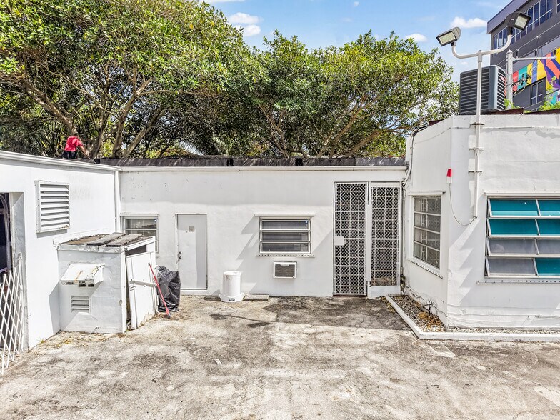 More Photos Of 775 NW 21st St, Miami Service For Sale