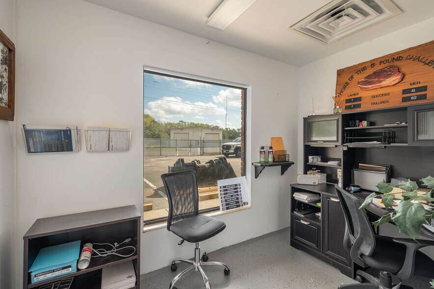 More Photos Of 174 NW 9th ave, Mulberry Distribution For Sale