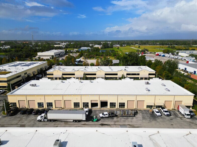 More Photos Of 588 Monroe Rd, Sanford Showroom For Lease